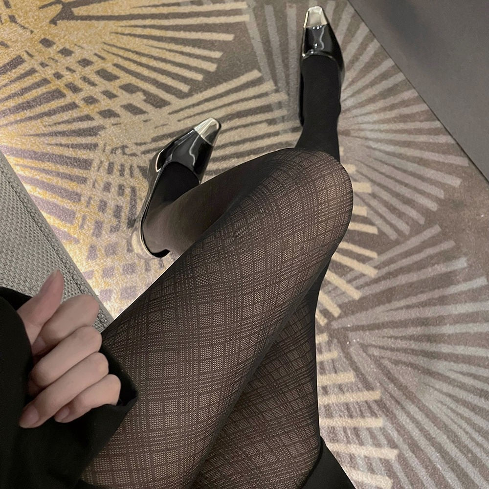 Hosiery With A Diamond And Houndstooth Pattern